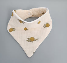 Cargar imagen en el visor de la galería, Bandana Baby Bib
