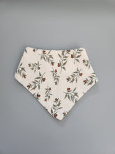 Cargar imagen en el visor de la galería, Bandana Baby Bib
